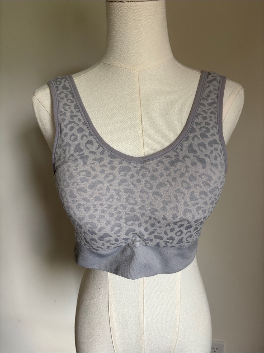 Seamless Leopard-Print Scoop Bralette in Gray
